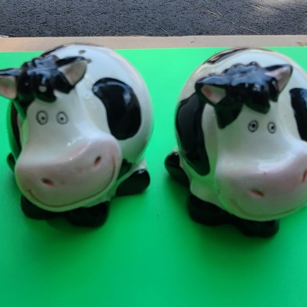 Set of Happy Cows Salt & Pepper Shakers